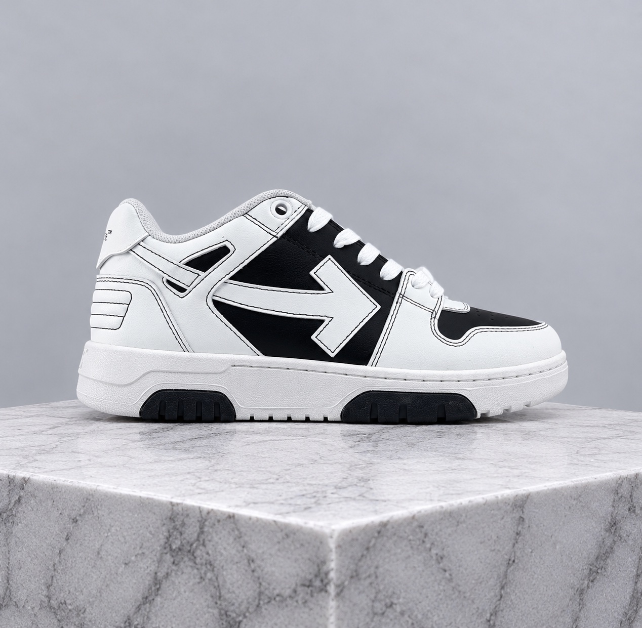 Off-White Out of Office White / Black