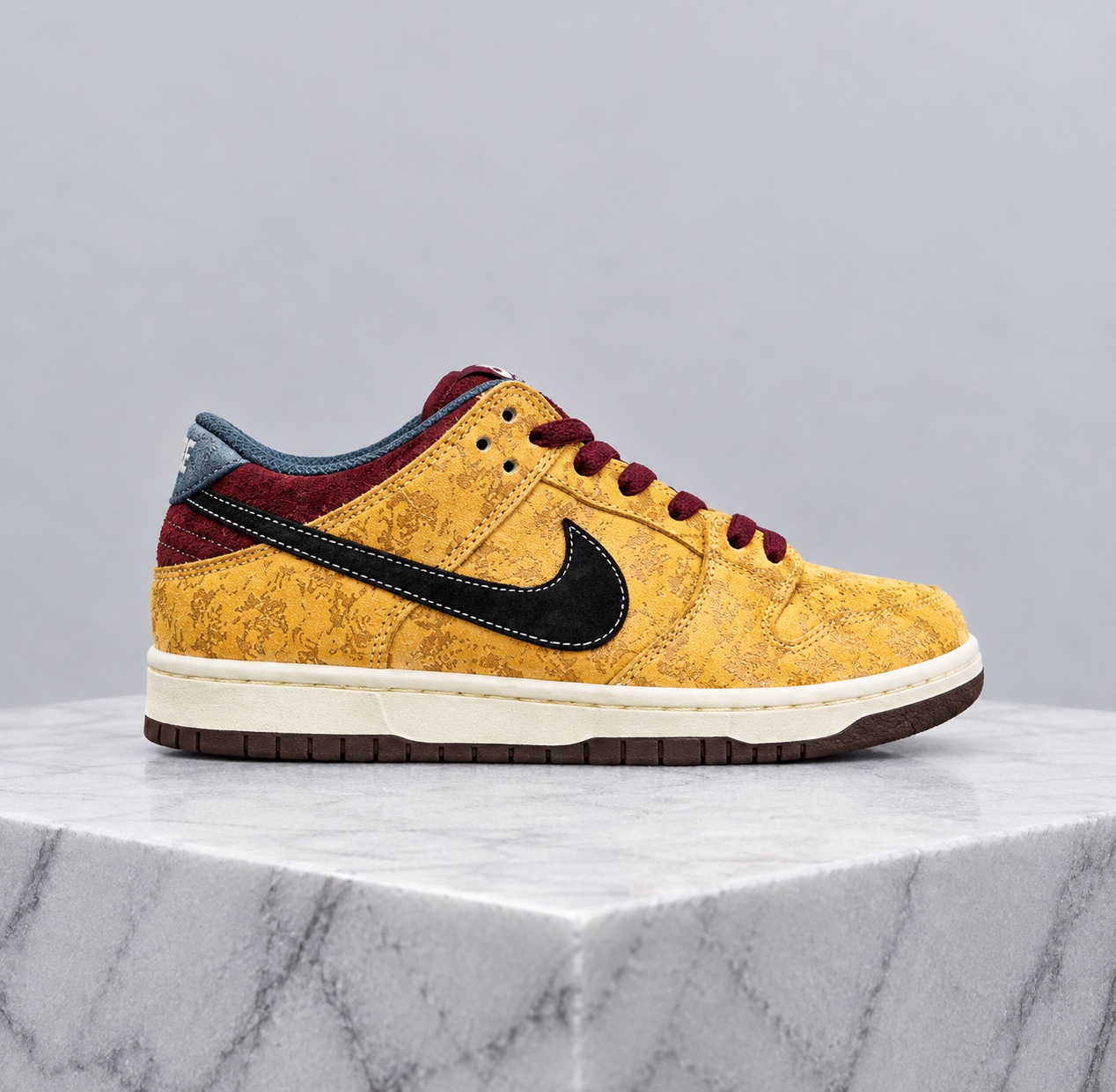 Nike SB Dunk Low Cherry